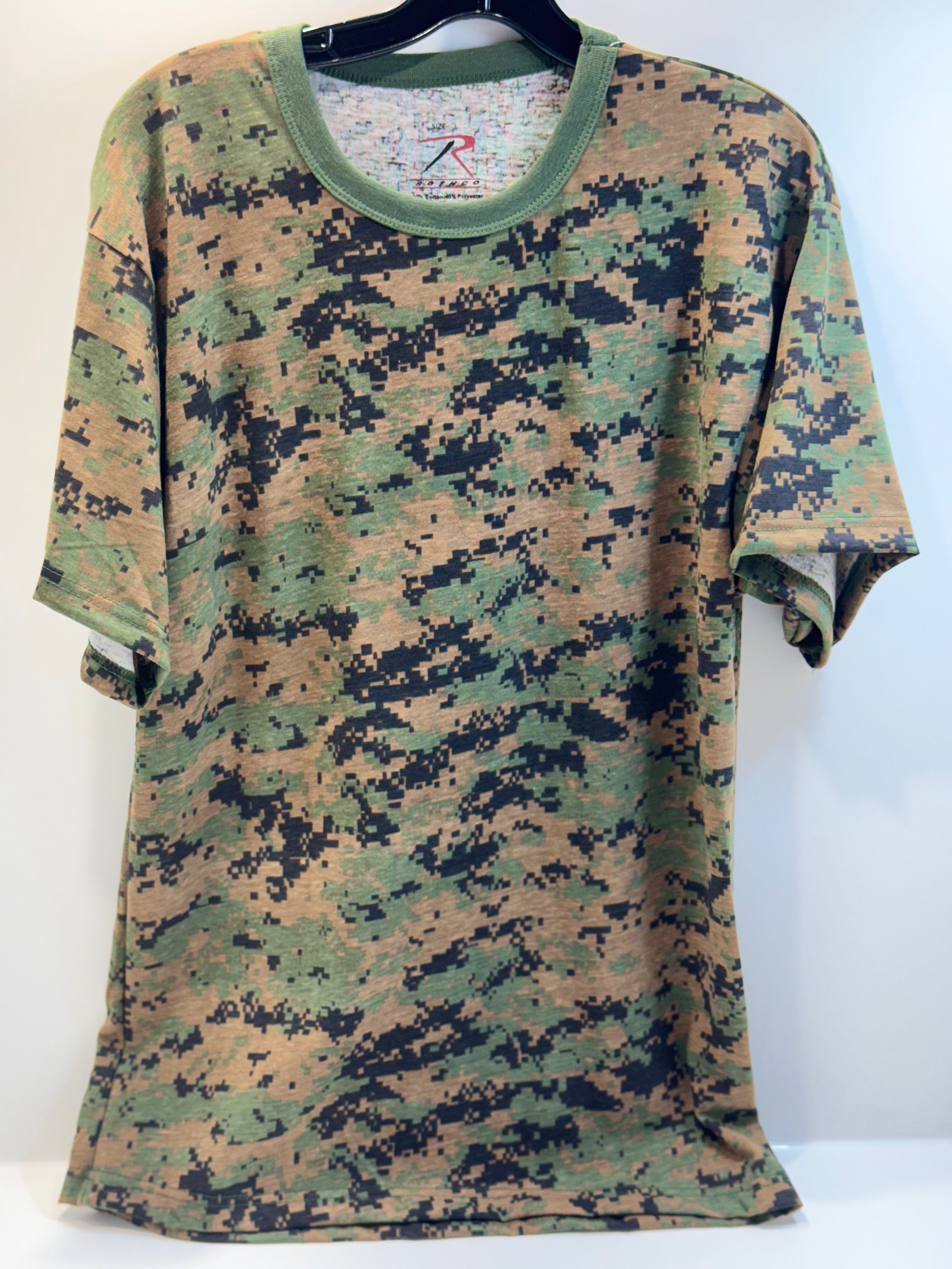 Digital camo T shirt L
